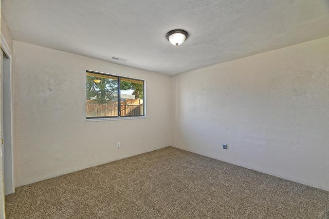 2429 E Barnett Road, Medford, OR 97504