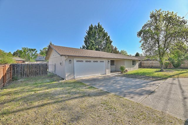 2429 E Barnett Road, Medford, OR 97504