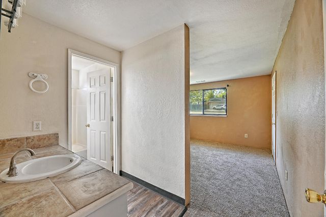 2429 E Barnett Road, Medford, OR 97504