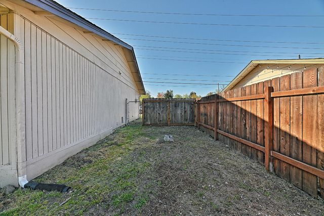 2429 E Barnett Road, Medford, OR 97504