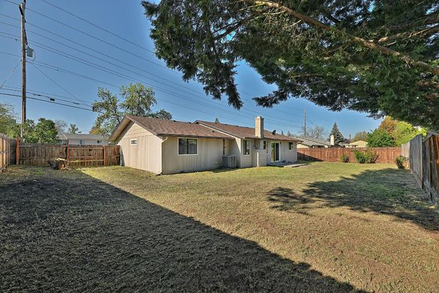 2429 E Barnett Road, Medford, OR 97504