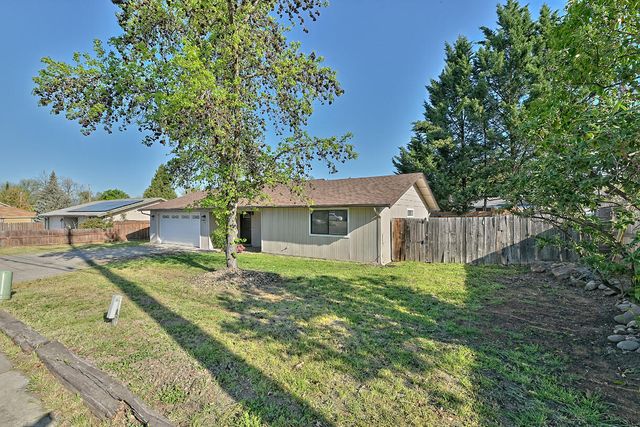 2429 E Barnett Road, Medford, OR 97504