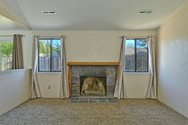 2429 E Barnett Road, Medford, OR 97504