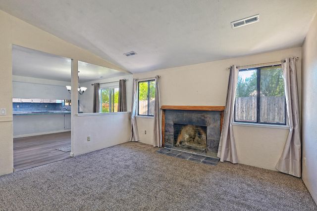 2429 E Barnett Road, Medford, OR 97504