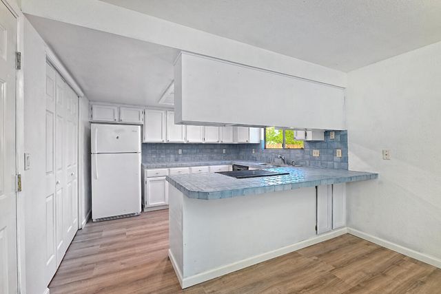 2429 E Barnett Road, Medford, OR 97504