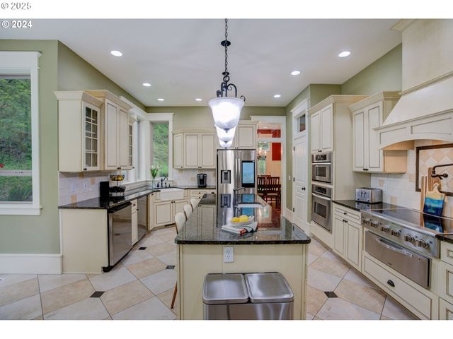 15119 S HOFFMAN Rd, Oregon City, OR 97045