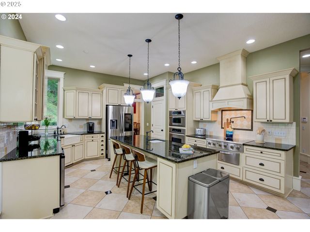 15119 S HOFFMAN Rd, Oregon City, OR 97045