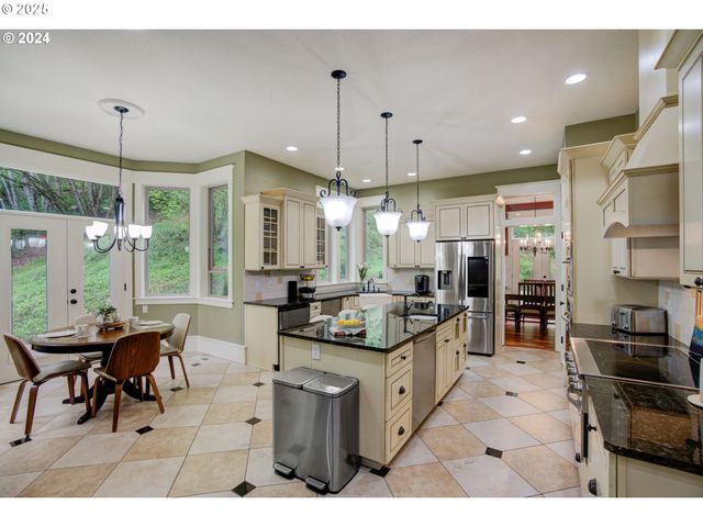 15119 S HOFFMAN Rd, Oregon City, OR 97045