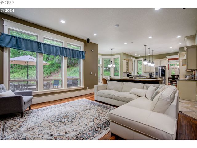 15119 S HOFFMAN Rd, Oregon City, OR 97045