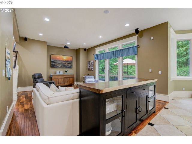 15119 S HOFFMAN Rd, Oregon City, OR 97045