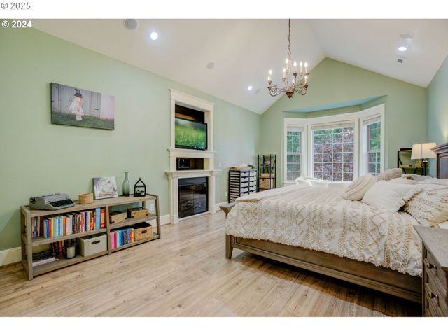 15119 S HOFFMAN Rd, Oregon City, OR 97045