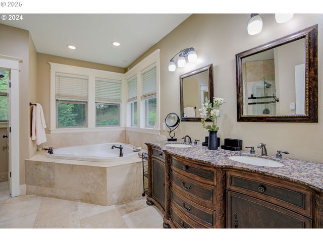 15119 S HOFFMAN Rd, Oregon City, OR 97045