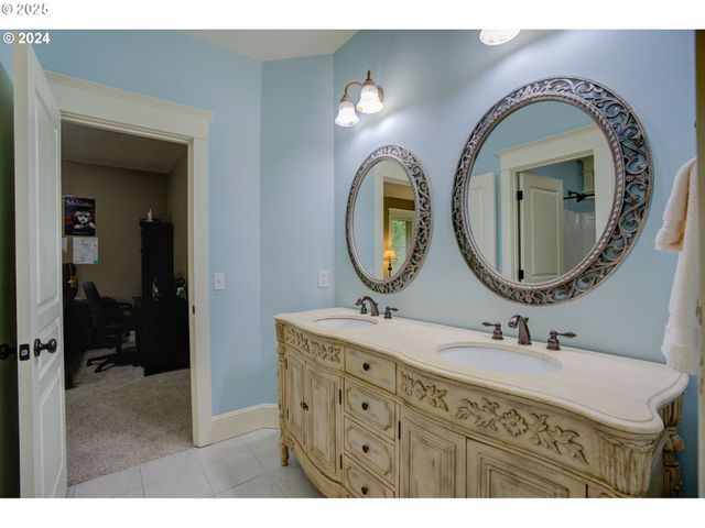 15119 S HOFFMAN Rd, Oregon City, OR 97045