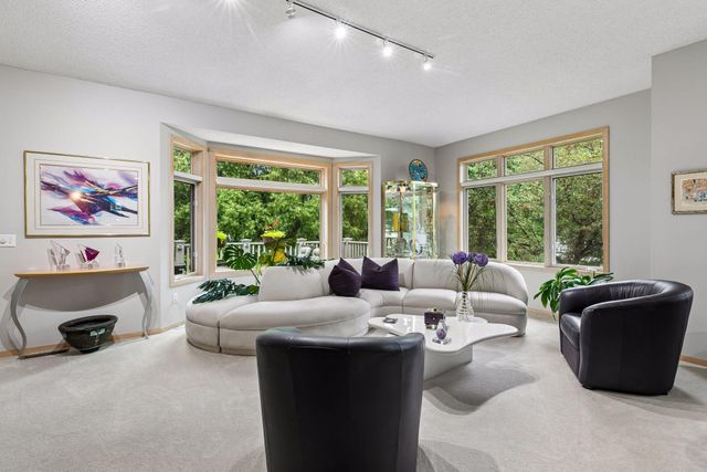 8950 Hilloway Road, Eden Prairie, MN 55347