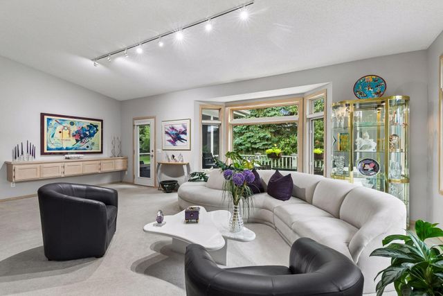 8950 Hilloway Road, Eden Prairie, MN 55347