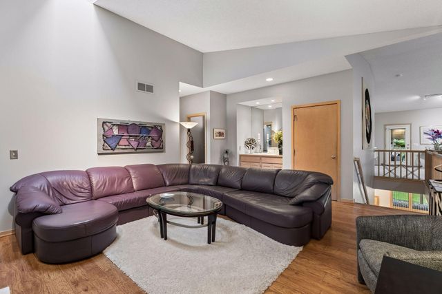 8950 Hilloway Road, Eden Prairie, MN 55347
