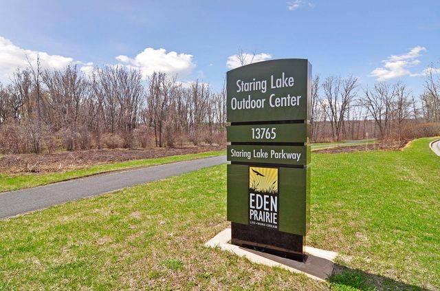8950 Hilloway Road, Eden Prairie, MN 55347