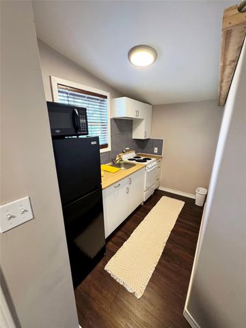 603 E Pecan ST B, Taylor, TX 76574