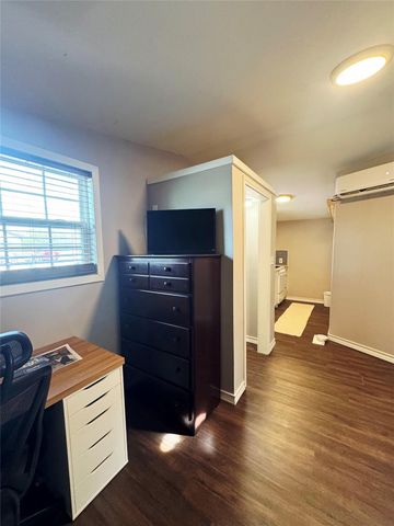 603 E Pecan ST B, Taylor, TX 76574