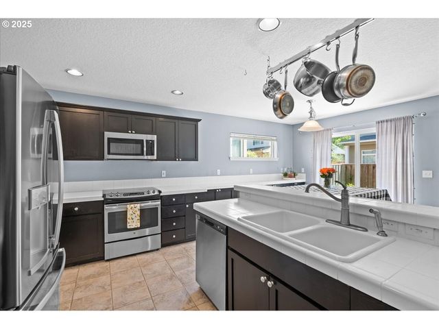 5836 Ne FARNHAM St, Hillsboro, OR 97124