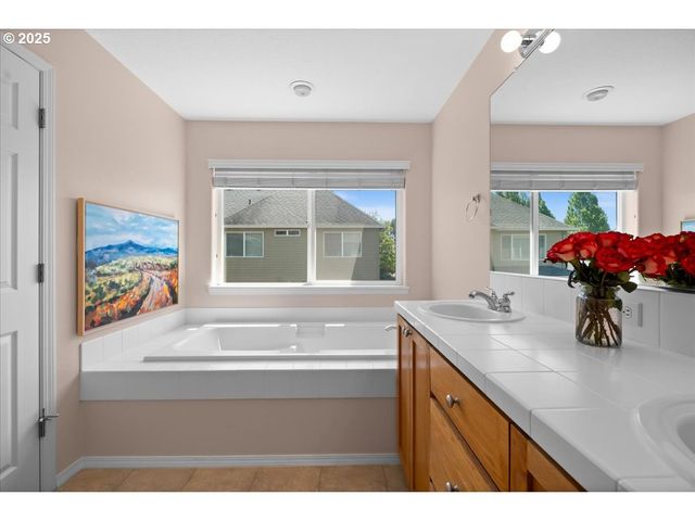 5836 Ne FARNHAM St, Hillsboro, OR 97124