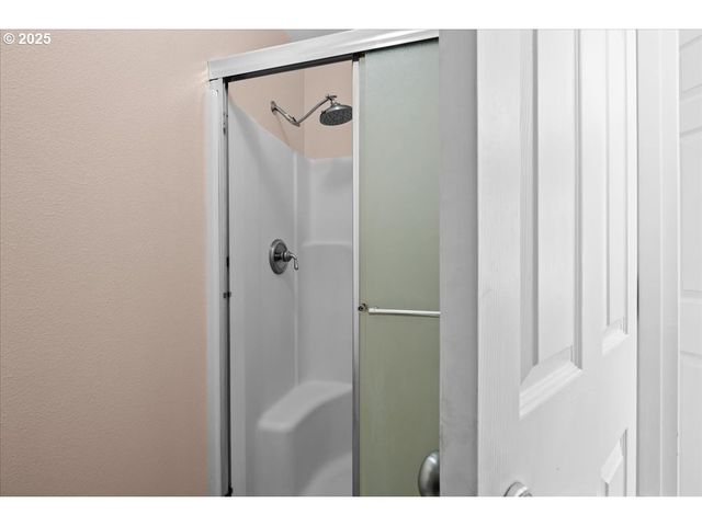 5836 Ne FARNHAM St, Hillsboro, OR 97124