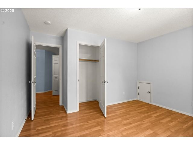 5836 Ne FARNHAM St, Hillsboro, OR 97124