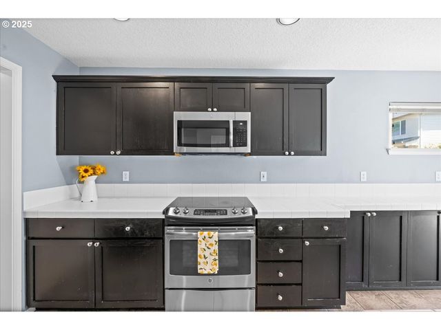 5836 Ne FARNHAM St, Hillsboro, OR 97124