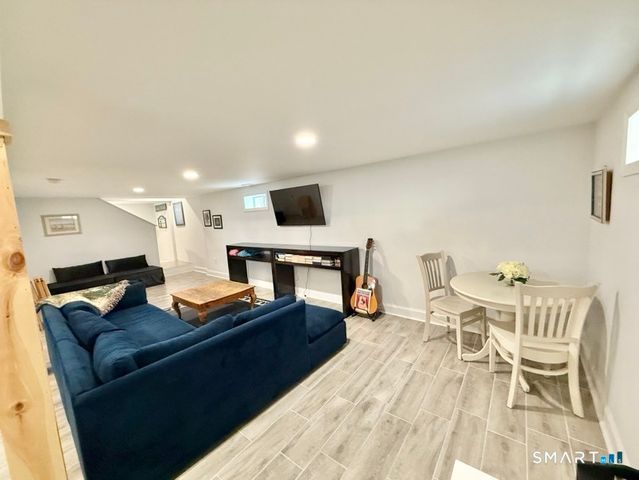 39 Edgefield Avenue, Milford, CT 06460