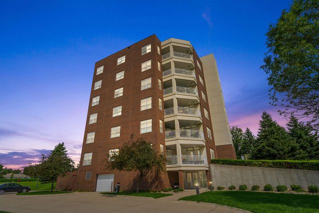 1326 Maxhelen Blvd Apt 1B, Waterloo, IA 50701