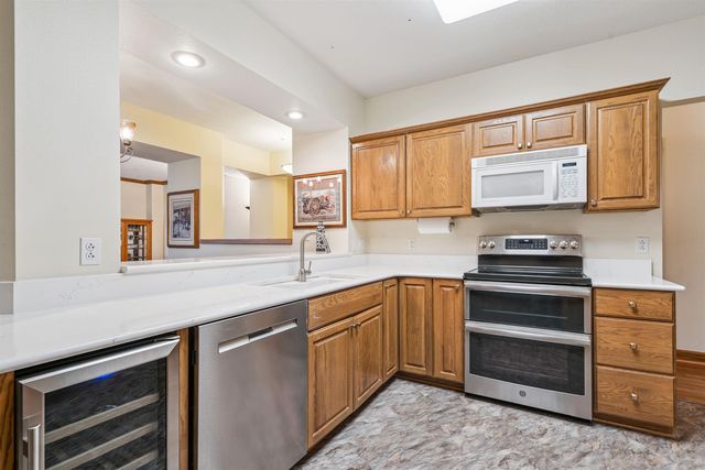 1326 Maxhelen Blvd Apt 1B, Waterloo, IA 50701