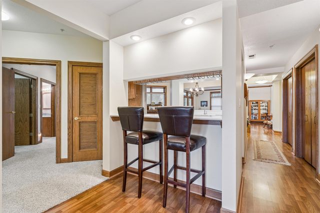 1326 Maxhelen Blvd Apt 1B, Waterloo, IA 50701