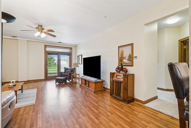 1326 Maxhelen Blvd Apt 1B, Waterloo, IA 50701