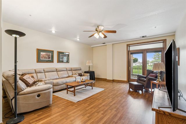 1326 Maxhelen Blvd Apt 1B, Waterloo, IA 50701