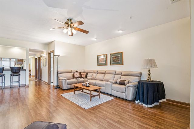1326 Maxhelen Blvd Apt 1B, Waterloo, IA 50701