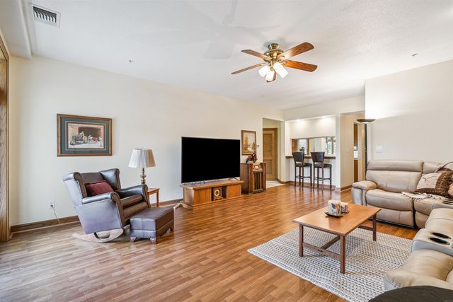 1326 Maxhelen Blvd Apt 1B, Waterloo, IA 50701