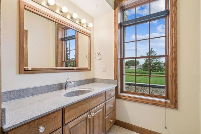 1326 Maxhelen Blvd Apt 1B, Waterloo, IA 50701