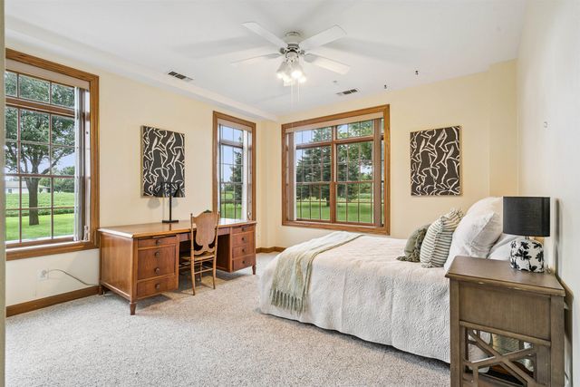 1326 Maxhelen Blvd Apt 1B, Waterloo, IA 50701