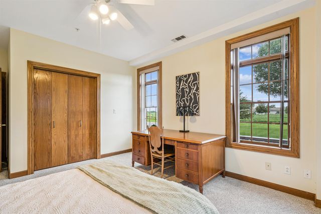 1326 Maxhelen Blvd Apt 1B, Waterloo, IA 50701