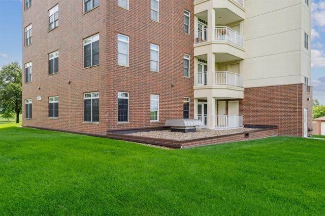 1326 Maxhelen Blvd Apt 1B, Waterloo, IA 50701