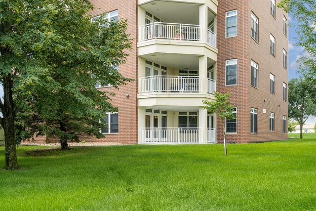 1326 Maxhelen Blvd Apt 1B, Waterloo, IA 50701