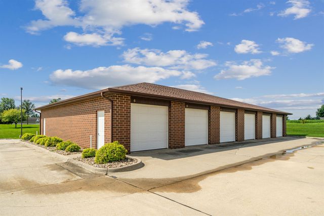1326 Maxhelen Blvd Apt 1B, Waterloo, IA 50701