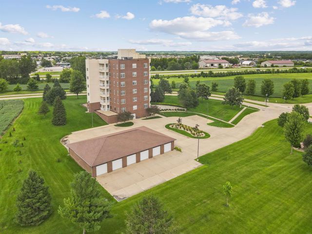 1326 Maxhelen Blvd Apt 1B, Waterloo, IA 50701