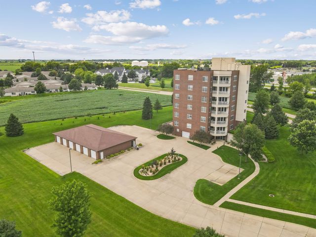 1326 Maxhelen Blvd Apt 1B, Waterloo, IA 50701