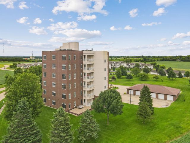 1326 Maxhelen Blvd Apt 1B, Waterloo, IA 50701
