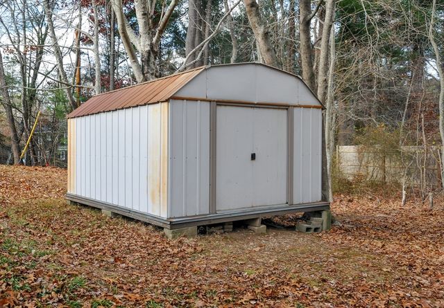 134 Crescent St, Hanson, MA 02341