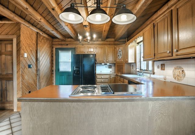 134 Crescent St, Hanson, MA 02341