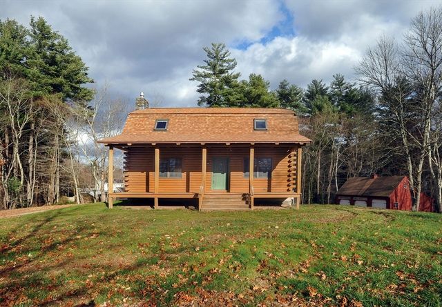 134 Crescent St, Hanson, MA 02341