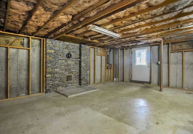 134 Crescent St, Hanson, MA 02341