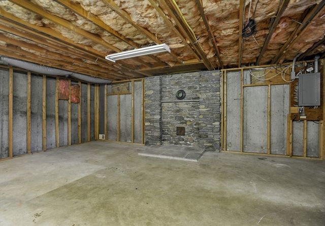 134 Crescent St, Hanson, MA 02341